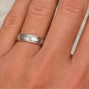 925 Sterling Silver Band with Single Diamond